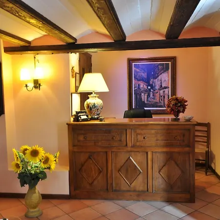 Hotel La Casa Del Abuelo 2*